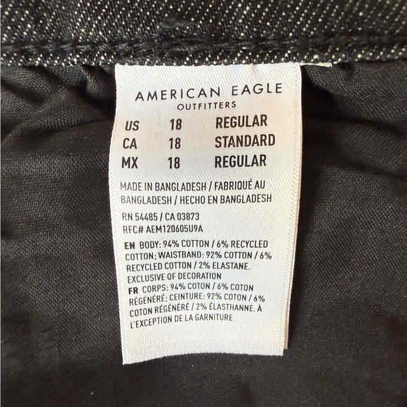 American Eagle Outfitters Women's High Rise Black Mom Jeans Size 18 - Picture 12 of 15